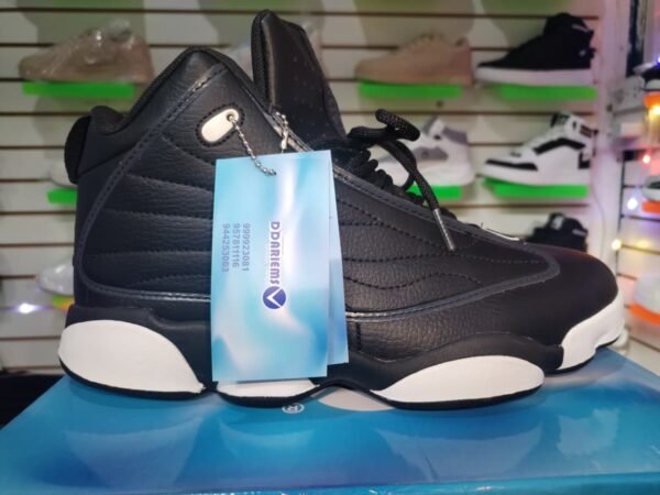 Zapatillas tipo Básquet  , corte alto/Negro